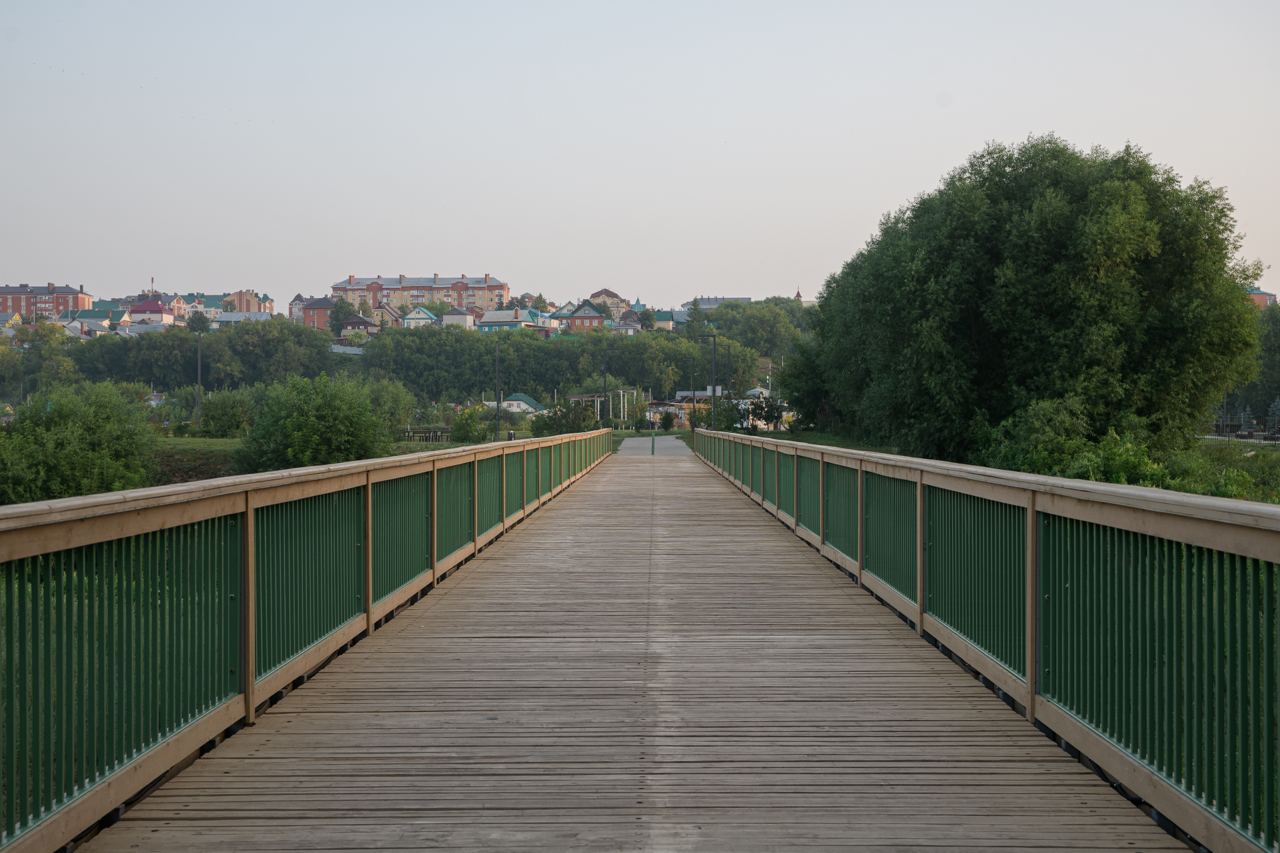 Пешеходный мост через реку Казанку