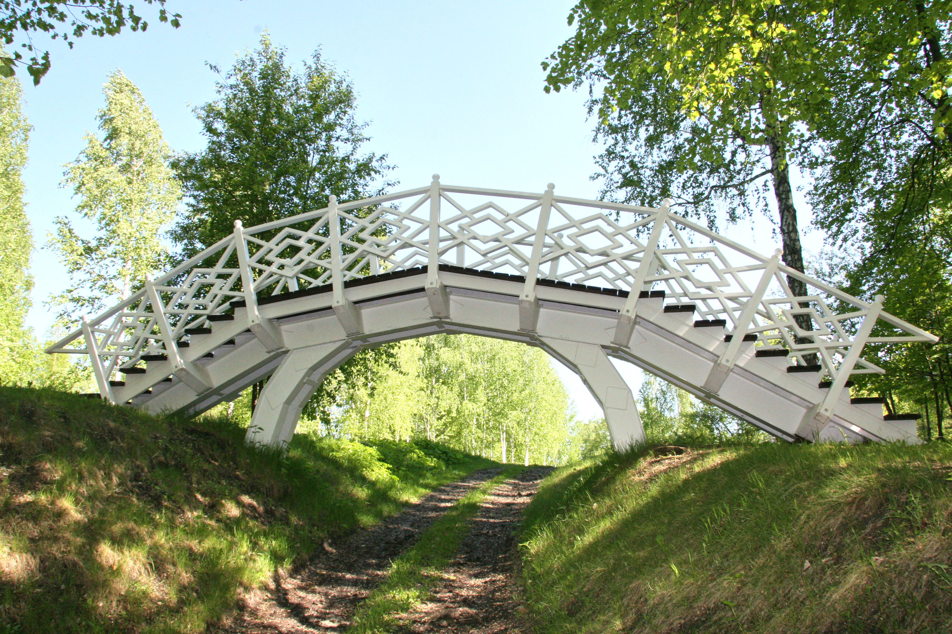 Пешеходный мост в Тобольске